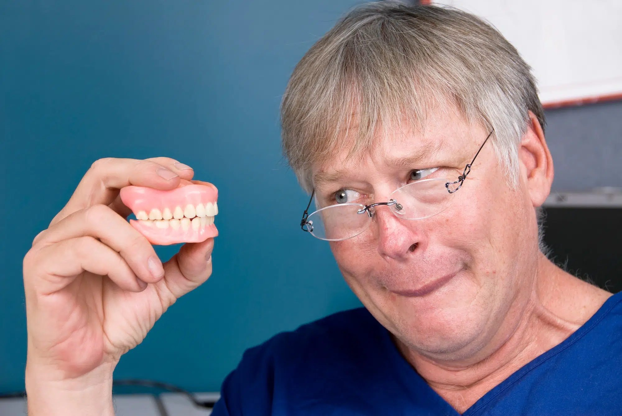 faux dentier