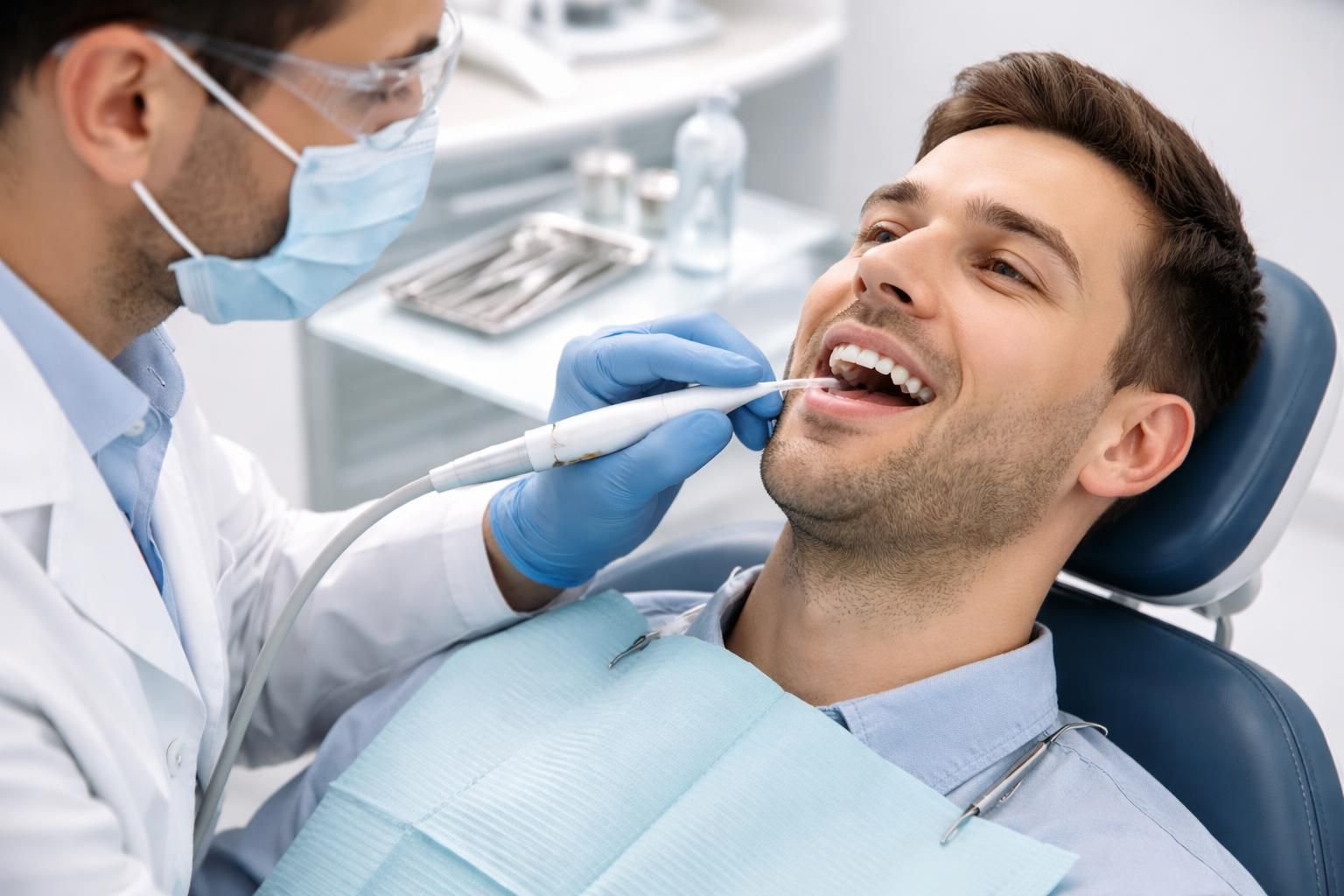 découvrez des solutions sûres et efficaces pour enlever le tartre sur les dents et maintenir une bonne hygiène bucco-dentaire au quotidien.