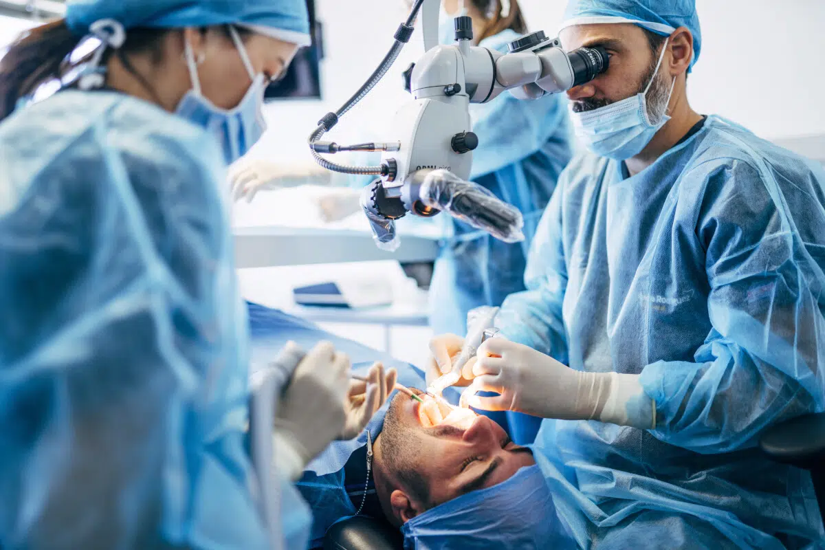 les implants dentaires