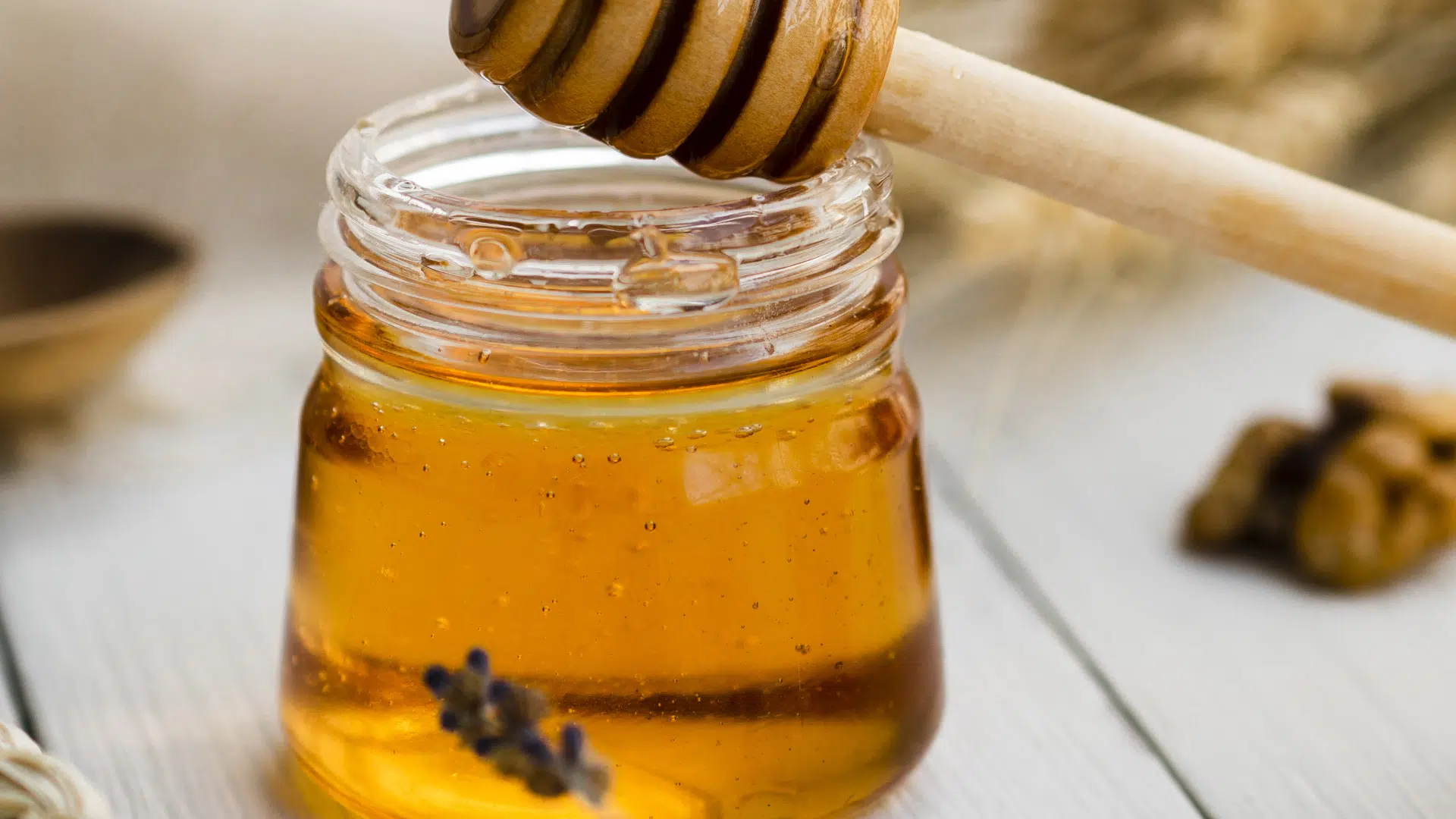 Comment choisir un miel de qualité : guide pratique pour consommateurs avertis